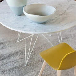 Magis XZ3 Round Table -Furniture Shop Magis xz3 ambient detail TV184 TV195 white carrara 01