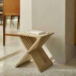 Skagerak FIONA Folding Stool -Furniture Shop S1600503 Fionia Stool Oak 06 M