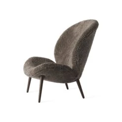 Vipp Lodge Lounge Chair -Furniture Shop Vipp466 lodge lounge curly 01 2100x 1