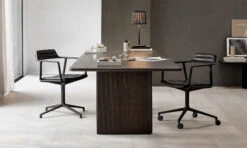 Vipp 452 Swivel Chair W Feet -Furniture Shop vipp452 swivel chair black 01 on low 4ac97444 15a0 44c7 a41e d7d7b7f34f52